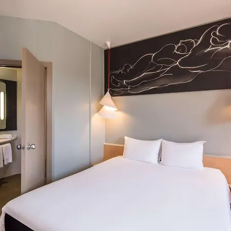 Ibis * Seville