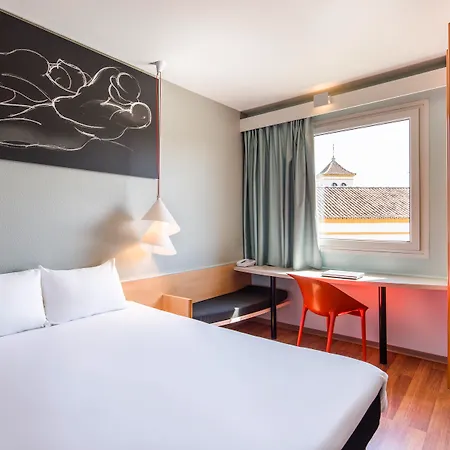 Ibis Отель Севилья