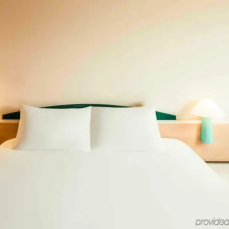 Ibis Hotel *